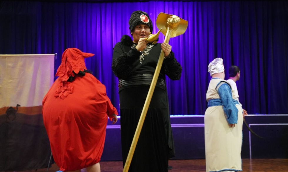 Client playing Jafar holds a staff and magic lamp